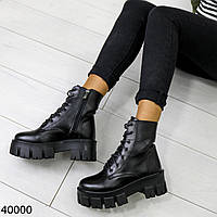 Женские зимние ботинки черные со шнуровкой на массивной подошве кожаные