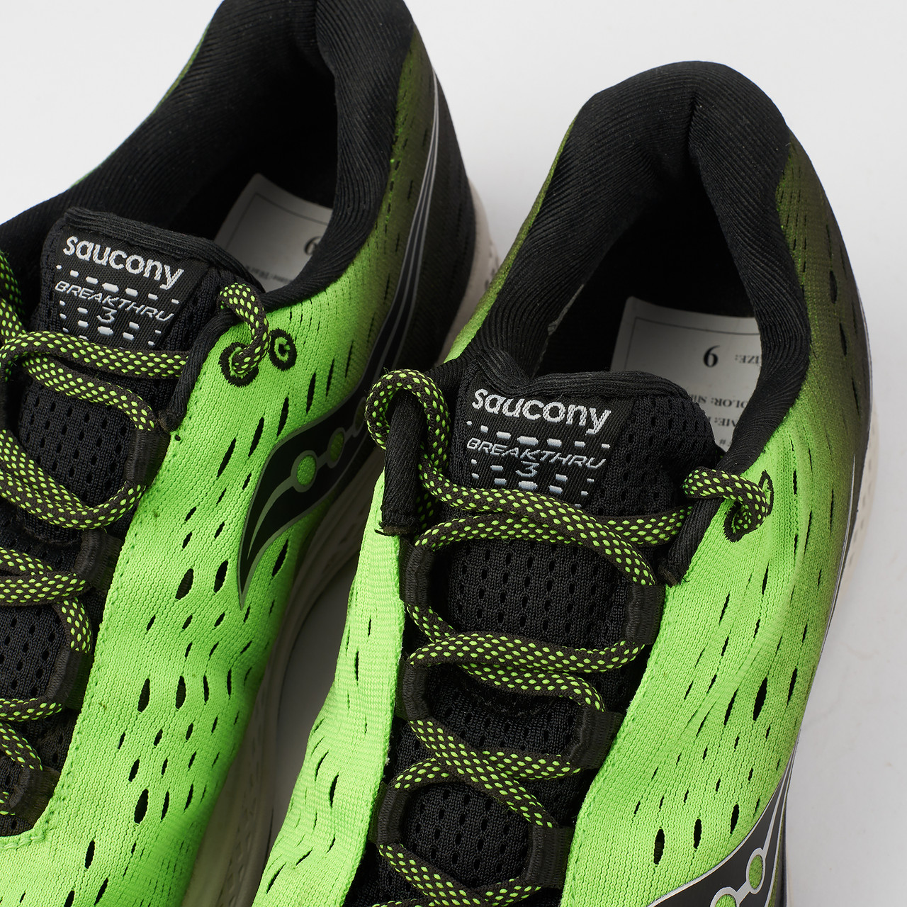 breakthru saucony