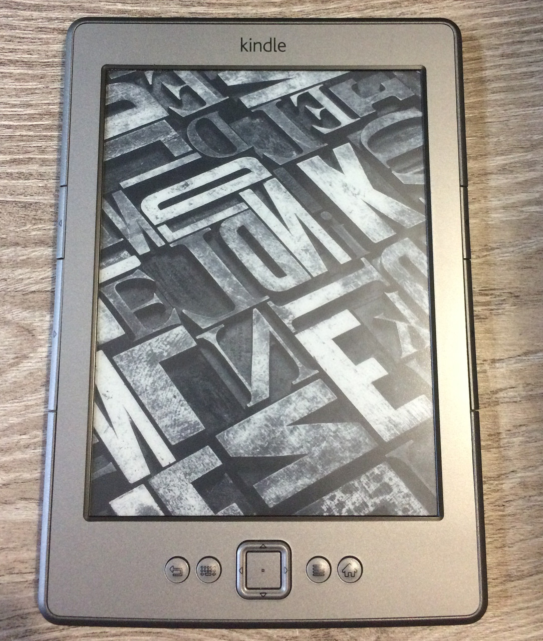 Електронна книга Amazon kindle 4 (d01100) 6" / 800х600 / E-ink Pearl