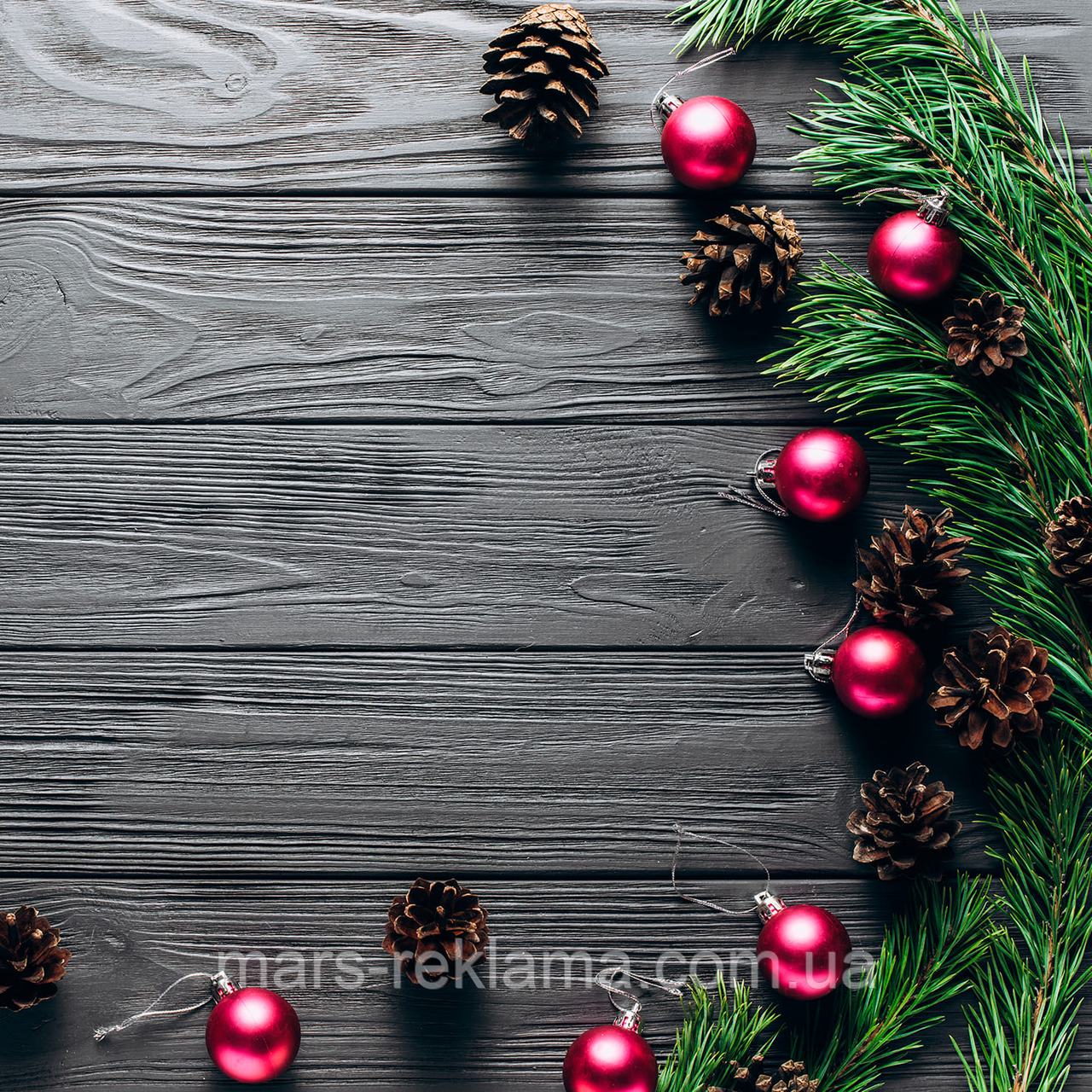 Вініловий фон (фотофон) студійний для предметної зйомки. Новорічнний, зимовий. Дошки чорні, ялинка, кульки.