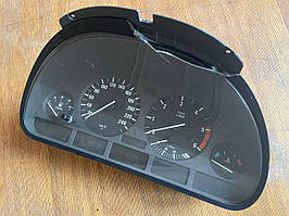 Автомобільні індикатори, панелі приладів та керування