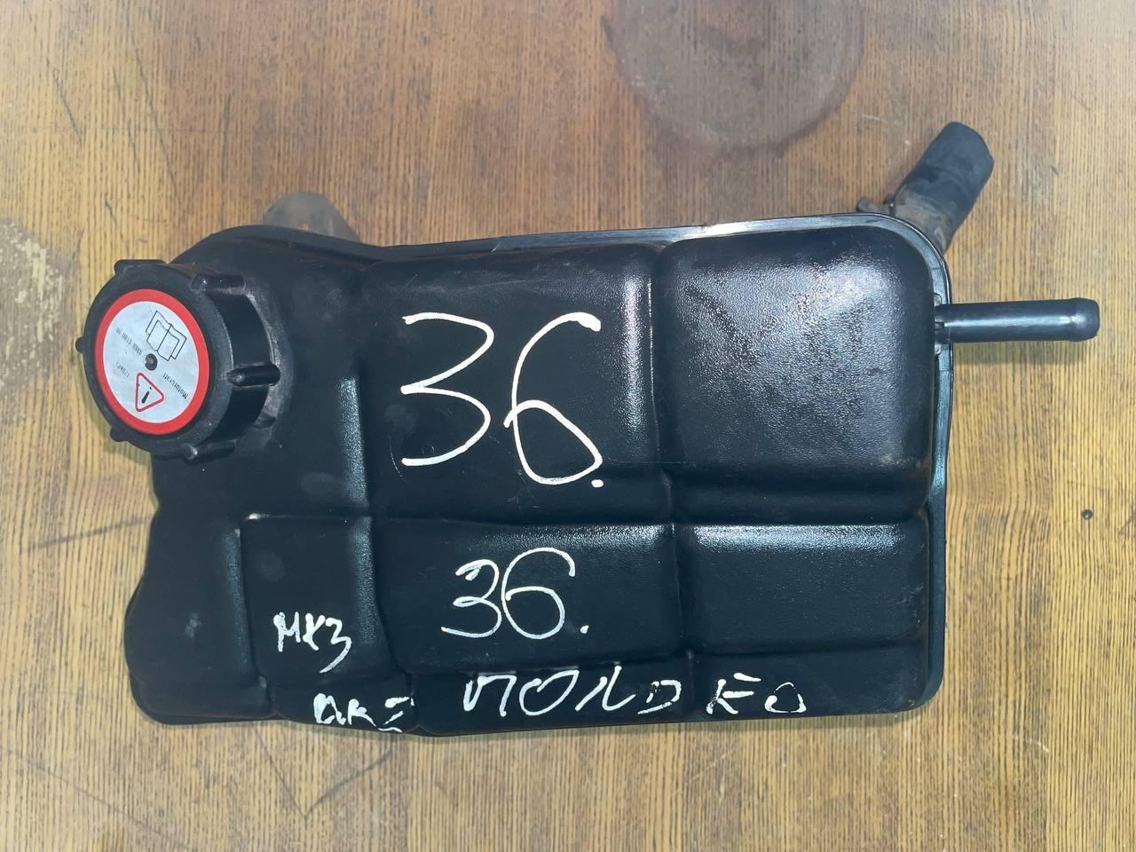 1S718K218AB Бачок системи охолодження розширювальний Ford Mondeo 3 б/у, фото 1