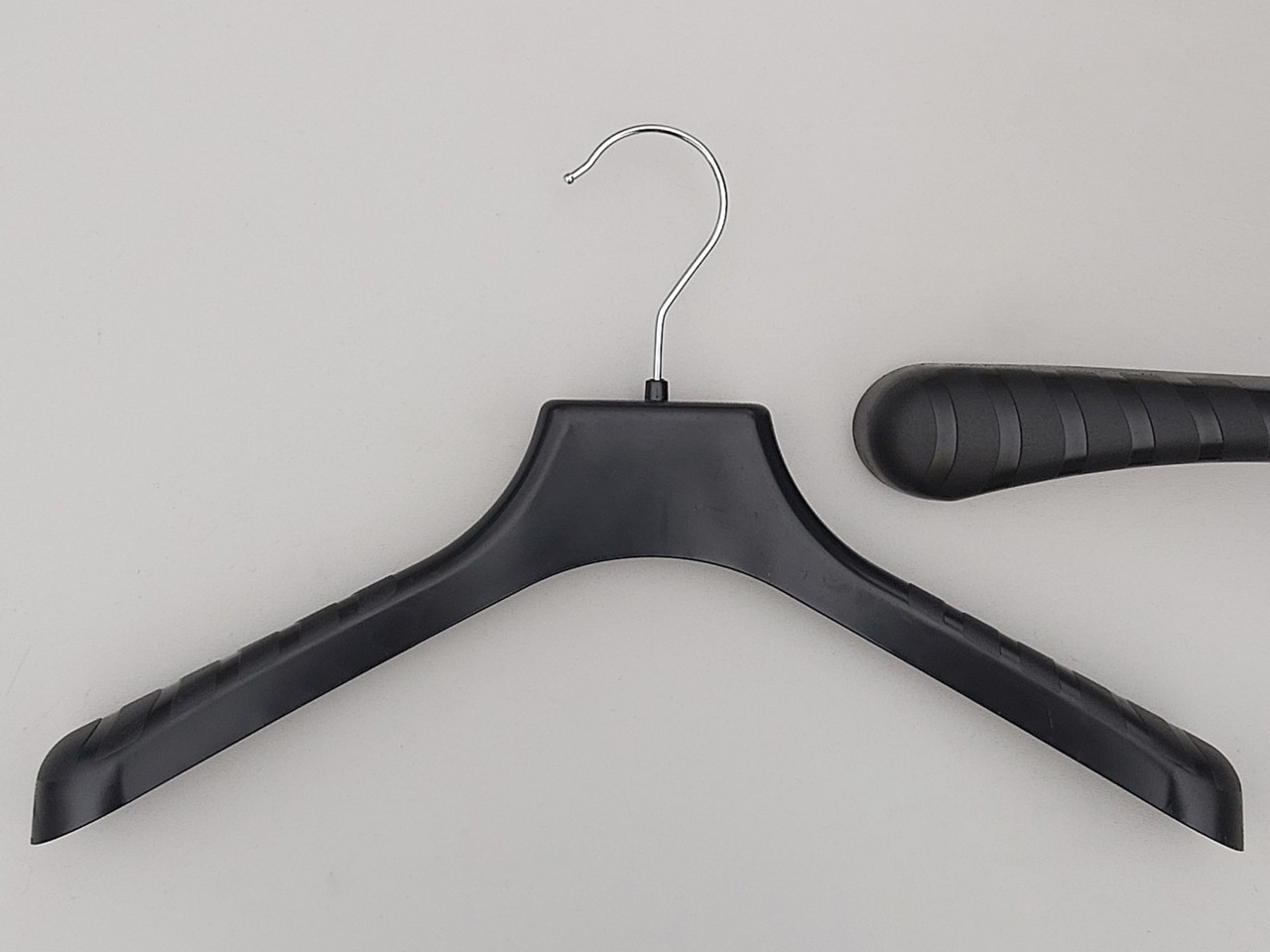Плічка вішалки тремпеля V-PL38 чорного кольору, довжина 38 см, фото 1