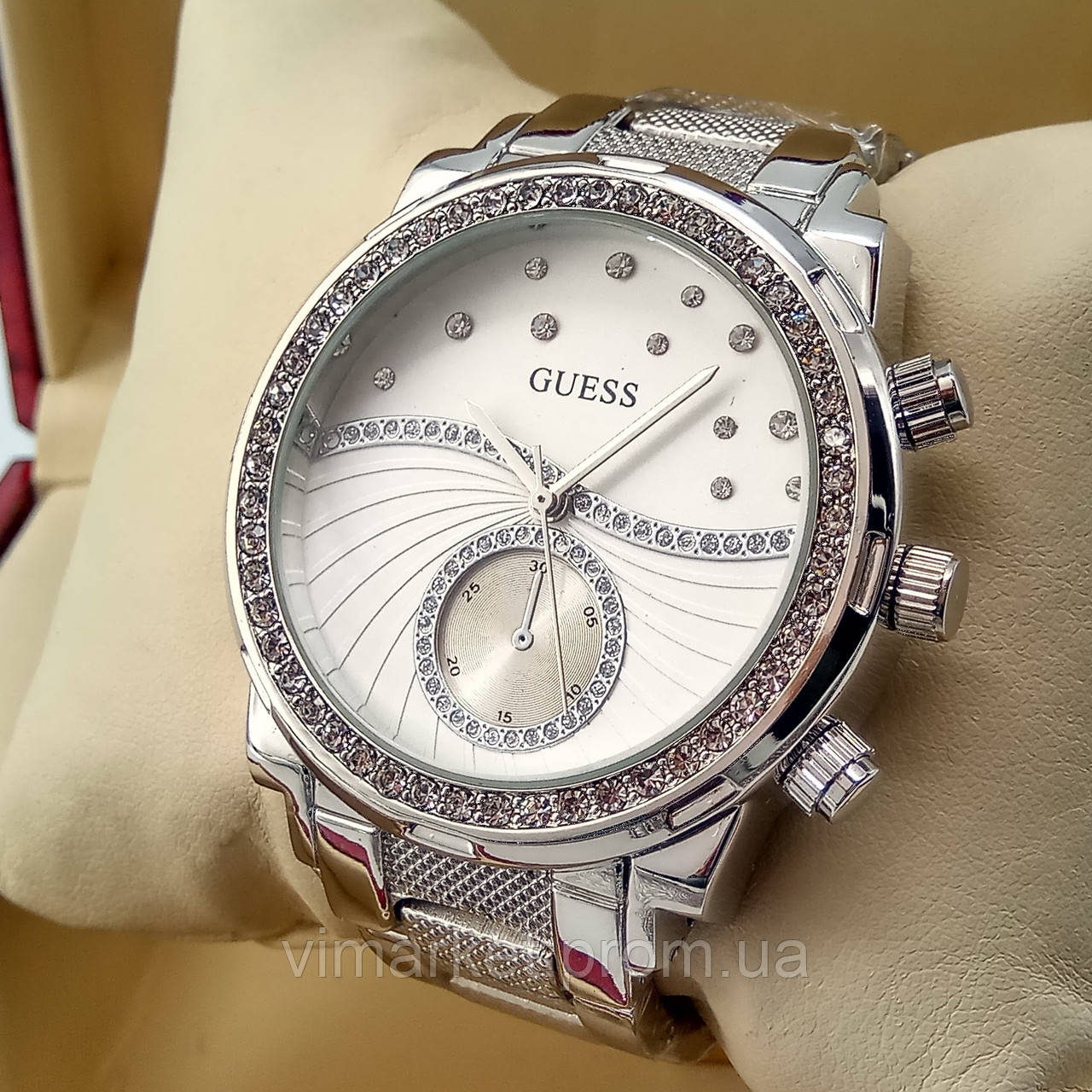 Жіночий наручний годинник Guess Гуес срібного кольору зі срібним циферблатом на металевому браслеті