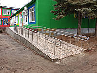 Нержавеющий пандус для колясок. Наши специалисты сделают быстрый расчет пандуса. 