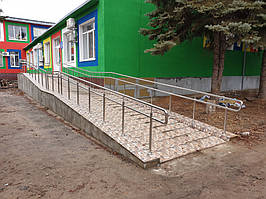 Нержавеющий пандус для колясок. Наши специалисты сделают быстрый расчет пандуса. 2