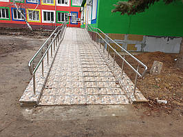 Нержавеющий пандус для колясок. Наши специалисты сделают быстрый расчет пандуса. 4