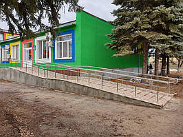 Нержавеющий пандус для колясок. Наши специалисты сделают быстрый расчет пандуса. 6