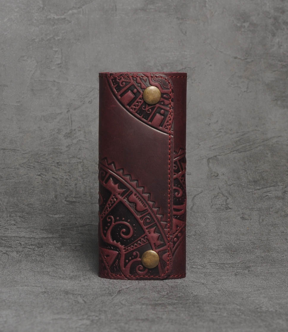 Шкіряна ключниця з тисненням "Етно", 6 карабінів, кольору марсала, 14х6 см, фото 1