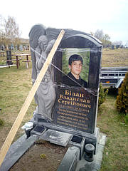 Черкаська обл. с.Маньківка "Ангел в об'ємі із граніту" 1