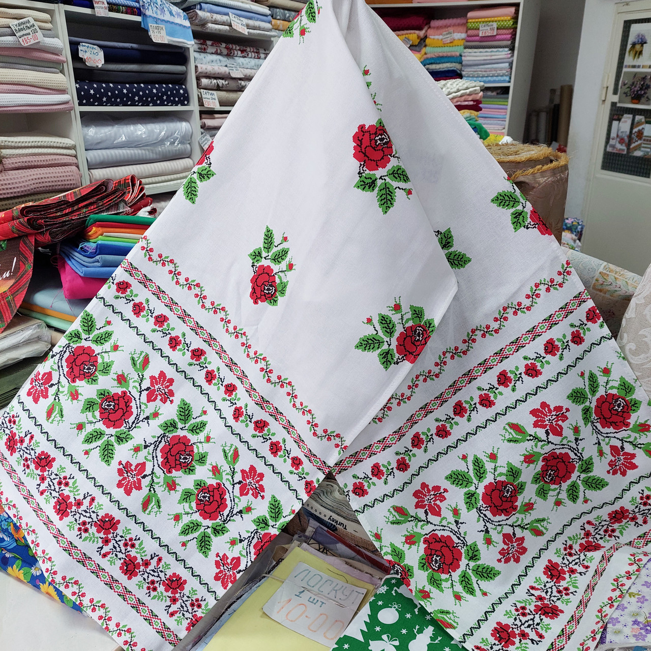 Весільний рушник під коровай з червоними трояндами 42х150 см