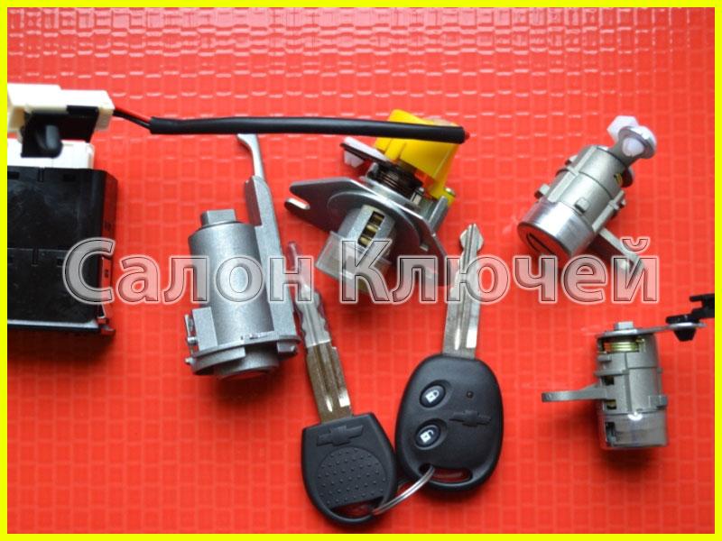 Комплект замків Chevrolet AVEO-4 T255 хетчбек +2 ключі з чіпом \ 96891968 (Оригінал не китай)