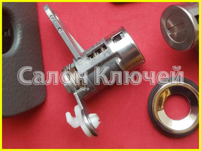 Личинка лівих дверей Chevrolet Lacetti / Nubira GM 96548737 (Оригінал не китай) б.в. гарний стан