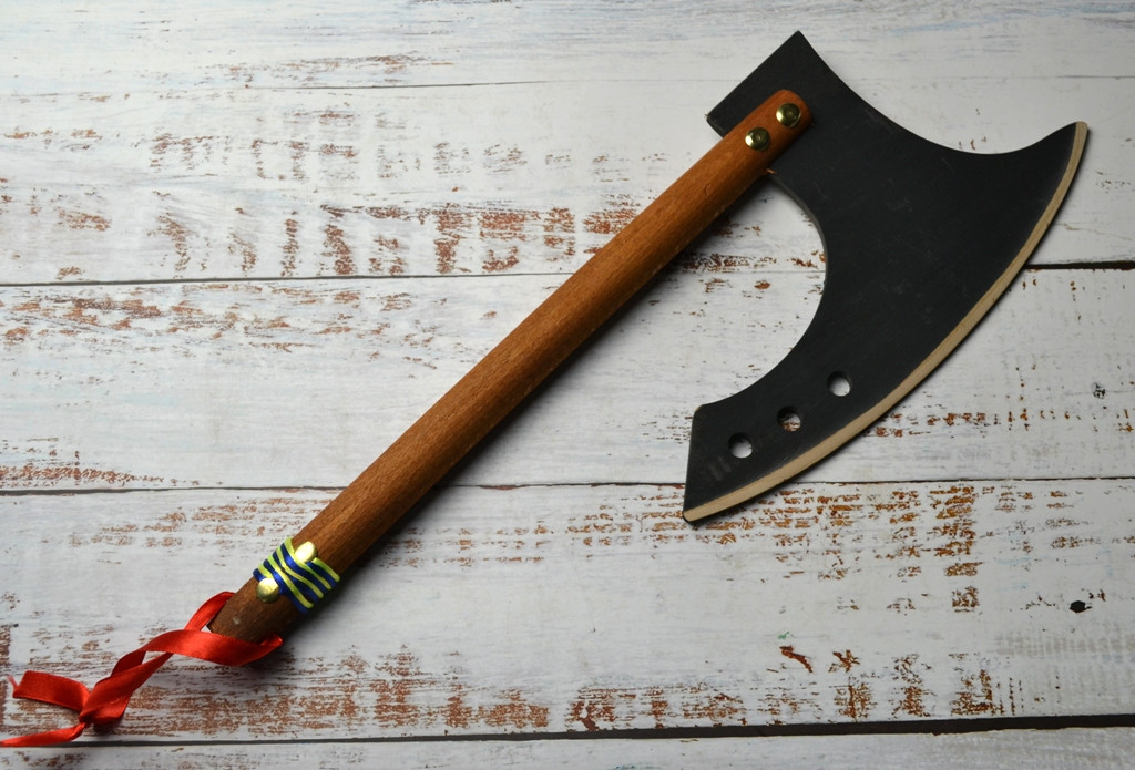 Дерев'яна іграшка бойової сокири 03