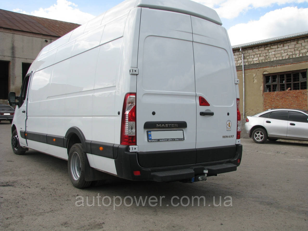 Фаркоп Renault Master III 2010 - ... (спарка и бампер с подножкой) - фото 2 - id-p544455445