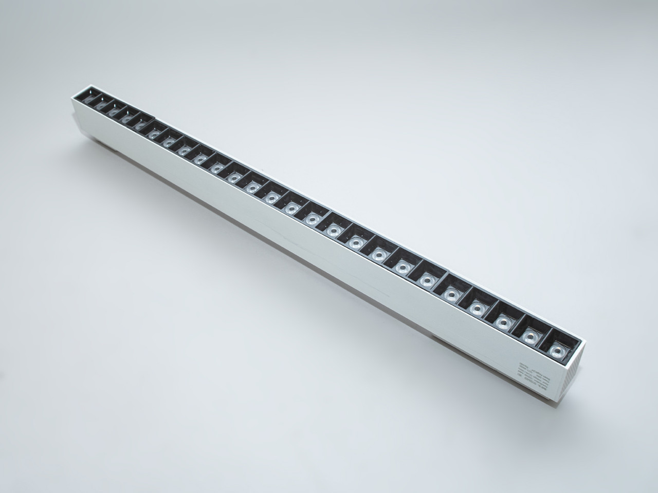 Світильник для магнітної трекової системи 30 Вт QY-CX35-675P-WH