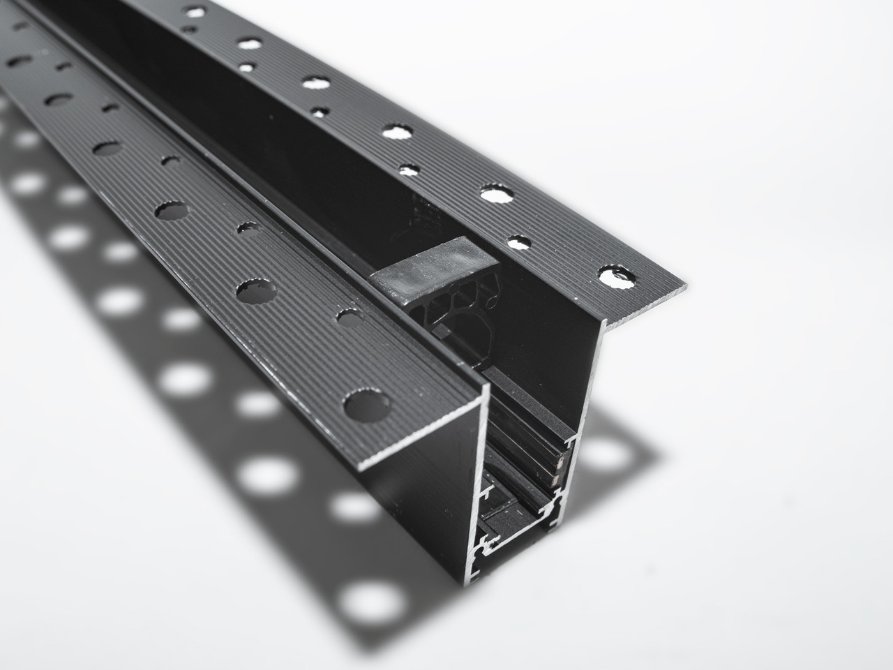 Рейлінг-шинопровід для магнітної трекової системи, для прихованого встановлення, 1 м QY-CX101B-20-1M-BK