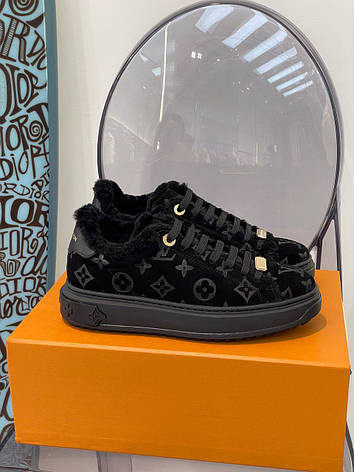 Жіночі зимові чорні замшеві кросівки на хутрі Louis Vuitton Time Out Луї Віттон Вітон снікери з хутром кеди, фото 1