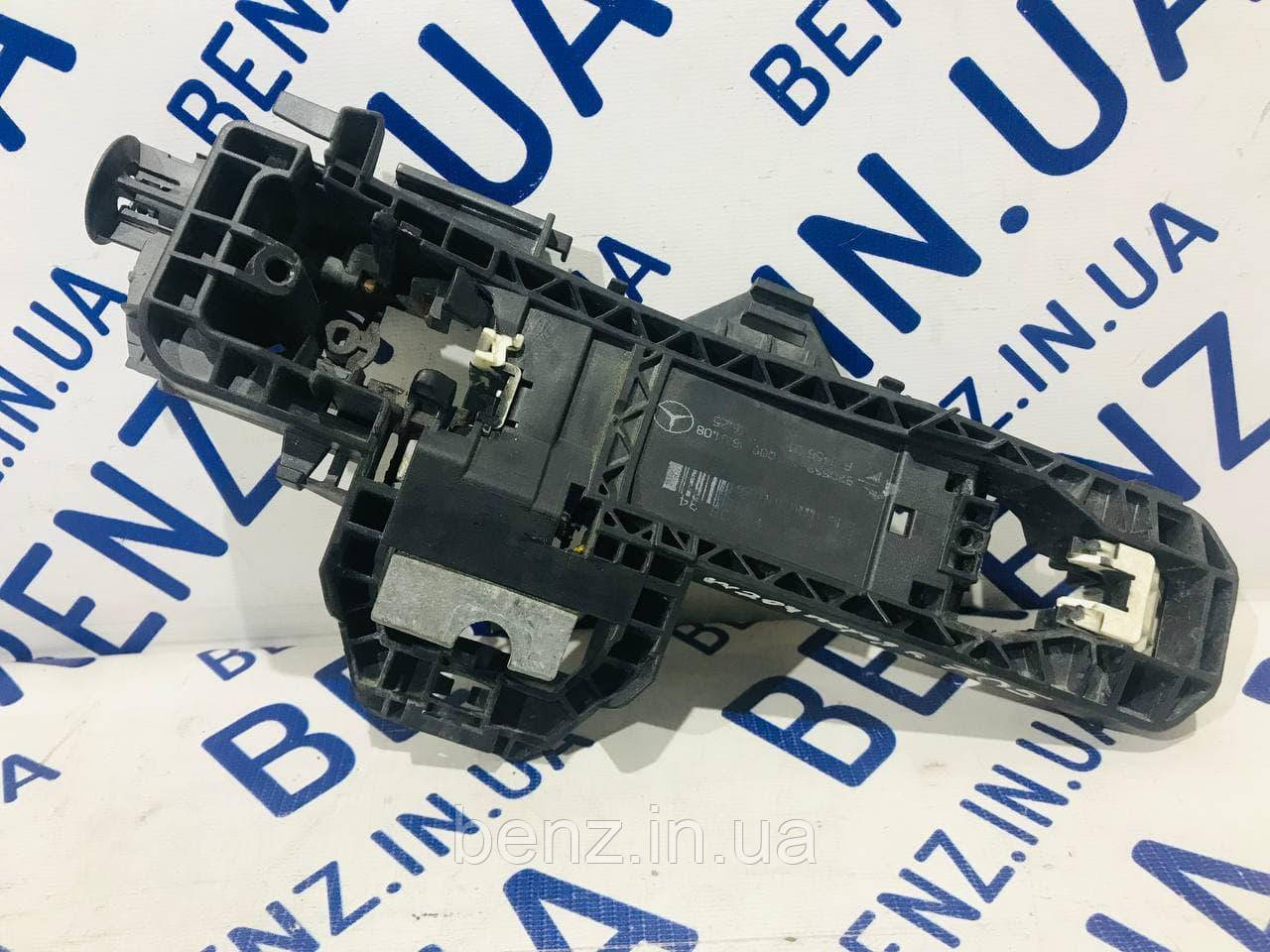 Опорна скоба ручки задньої правої двері Мерседес W204 A2047602434