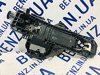 Опорная скоба ручки правой двери Mercedes W204, W212, C207 A2047600834, A2047602434