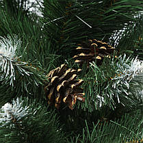 Ялина зелена 1,3 м штучна з інеєм і шишками, гарна новорічна Ялинка з білим кінчиком, фото 2