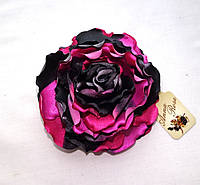 Брошь черный цветок из ткани ручной работы "Пестрая Гвоздика"
