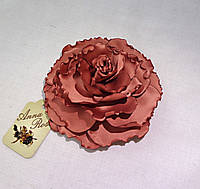 Брошь цветок из атласной ткани ручной работы "Гвоздика Терракотовая"