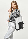 Двоколірна чорно-біла жіноча сумка шоппер з матовою еко-шкіри з великою кишенею і двома ручками + ключниця, фото 8