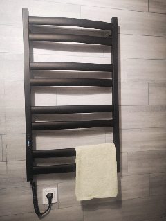 Чорна дизайнерська рушникосушка Flyme Black EF 900L (терморегулятор + таймер), ліва