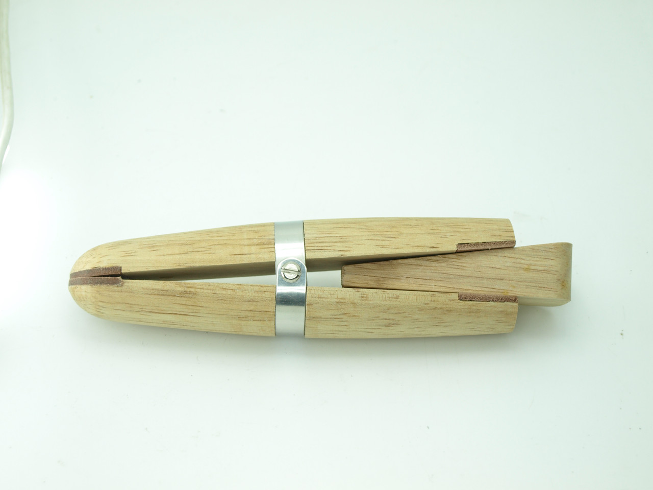 Тиски ювелира деревянные ручные с клином ии008 - фото 1 - id-p1540607185