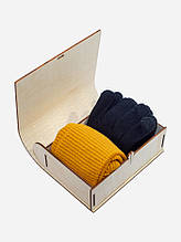 Подарунковий набір в дерев'яній коробці Шапка в рубчик yellow і Рукавички Лео для дівчини