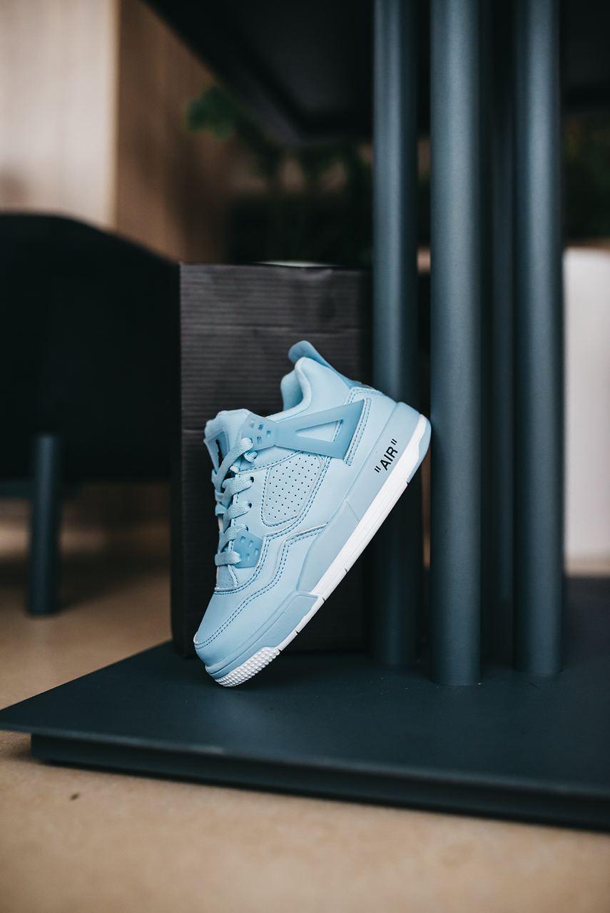 White and hotsell blue nike jordans