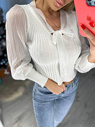 Красива жіноча блузка з шифоновими рукавами плісе White