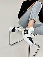 Стильные кроссы для девушек Найк. Демисезонная женская обувь Nike черно-белого цвета. Повседневная обувь.