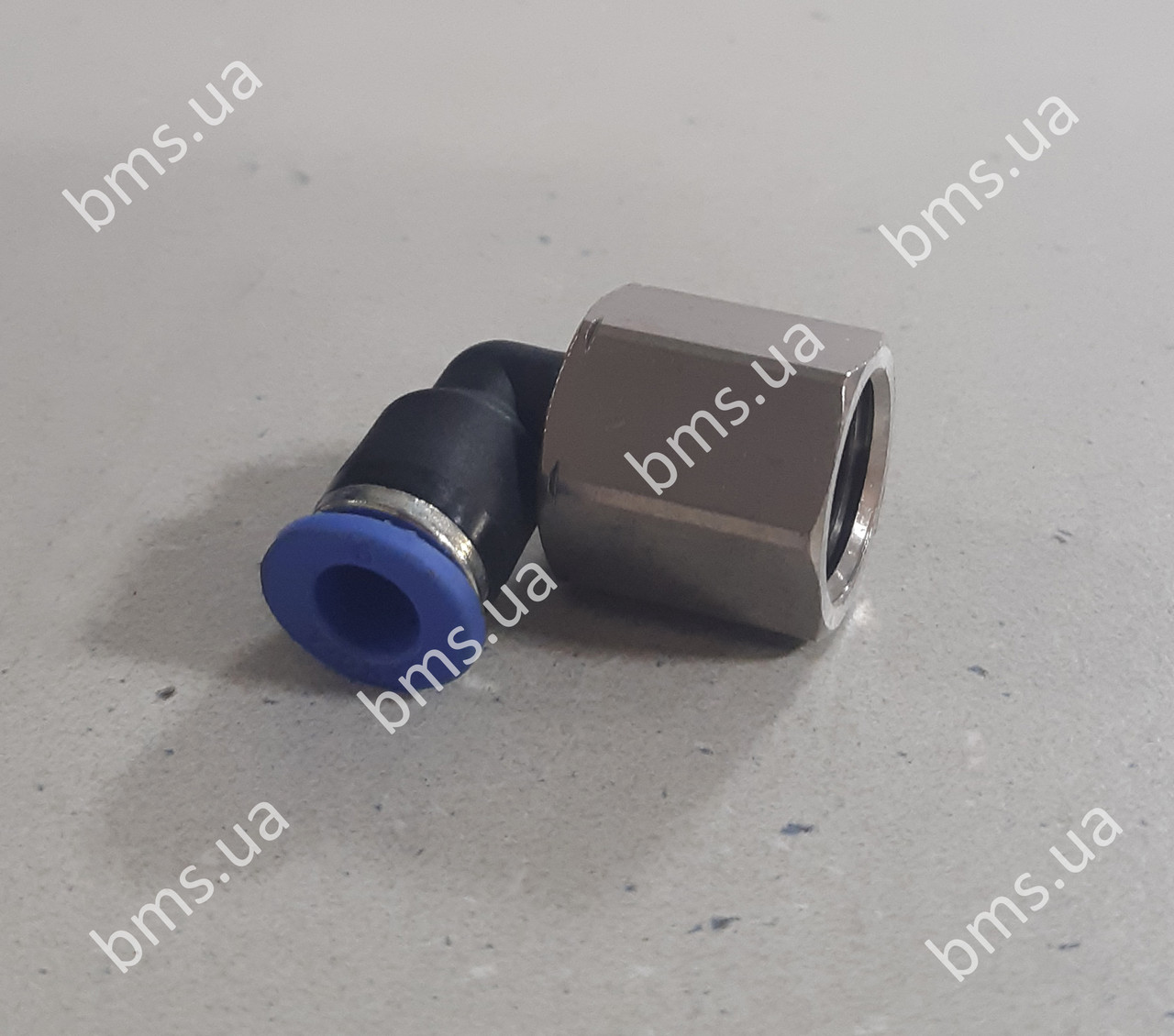 З'єднання різьбове, кут 90; 1/4" IG (рознімач NW6)