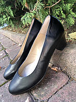 Туфли женские кожаные, на низеньком каблучке 36,37,38 размера.Производство Испании.