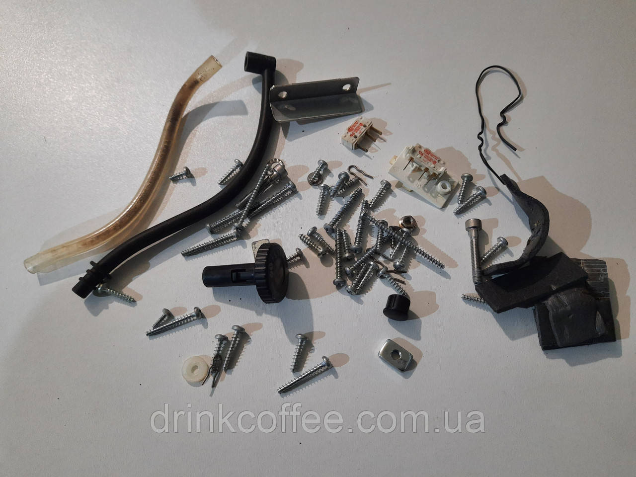 Болты (винты) скобы и другое для Кофемашины Delonghi ETAM 29.620 SB б/у