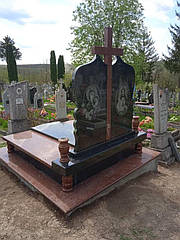 м. Кам’янець-Подільський "Подвійний із граніту Лізник" 2