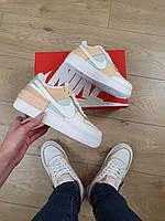Кроссы Найк Аир Форс Шадоу белые цветные Кроссовки женские Nike Air Force Shadow 1 Spruce Aura белые с бежевым