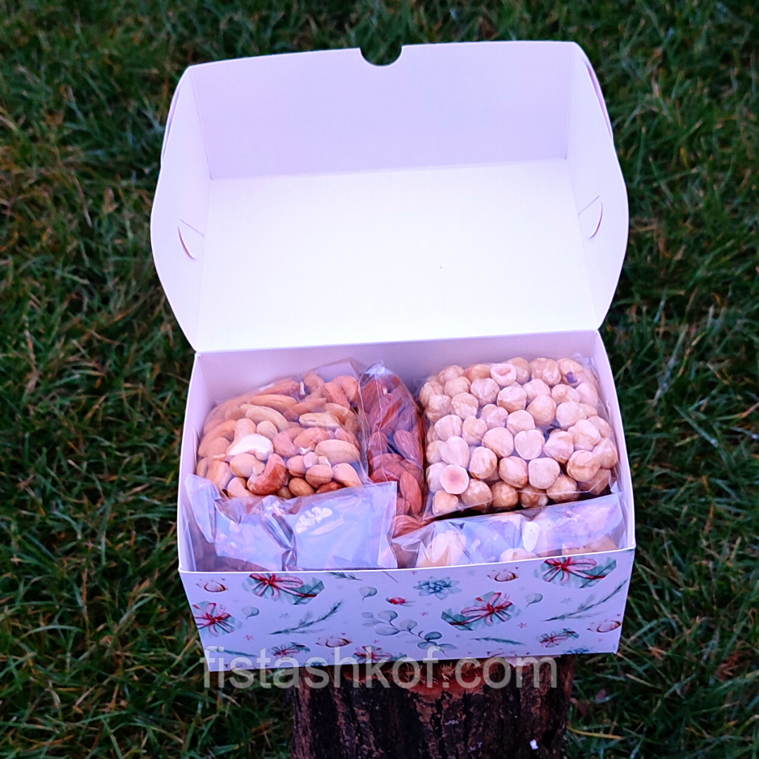 Новорічний подарунковий набір 700г.