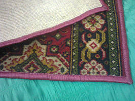 вырезать из ковра овал и оверлочить