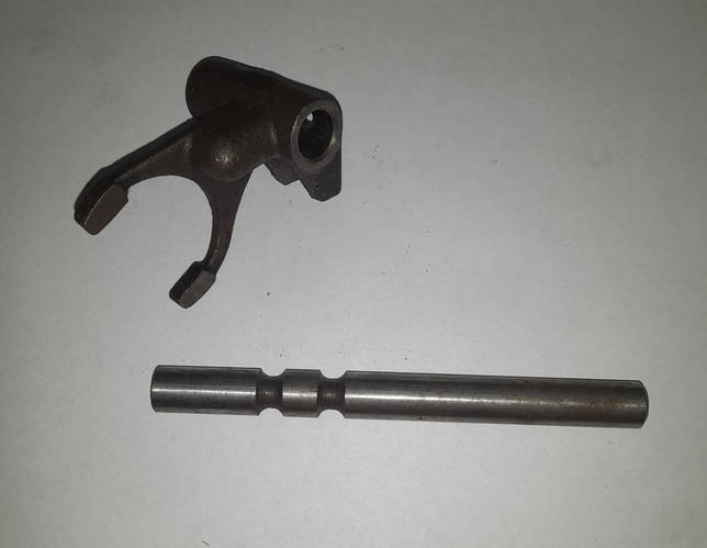 Вилка переключения передней / задней передачи в сборе КПП 81-1 (ID ...