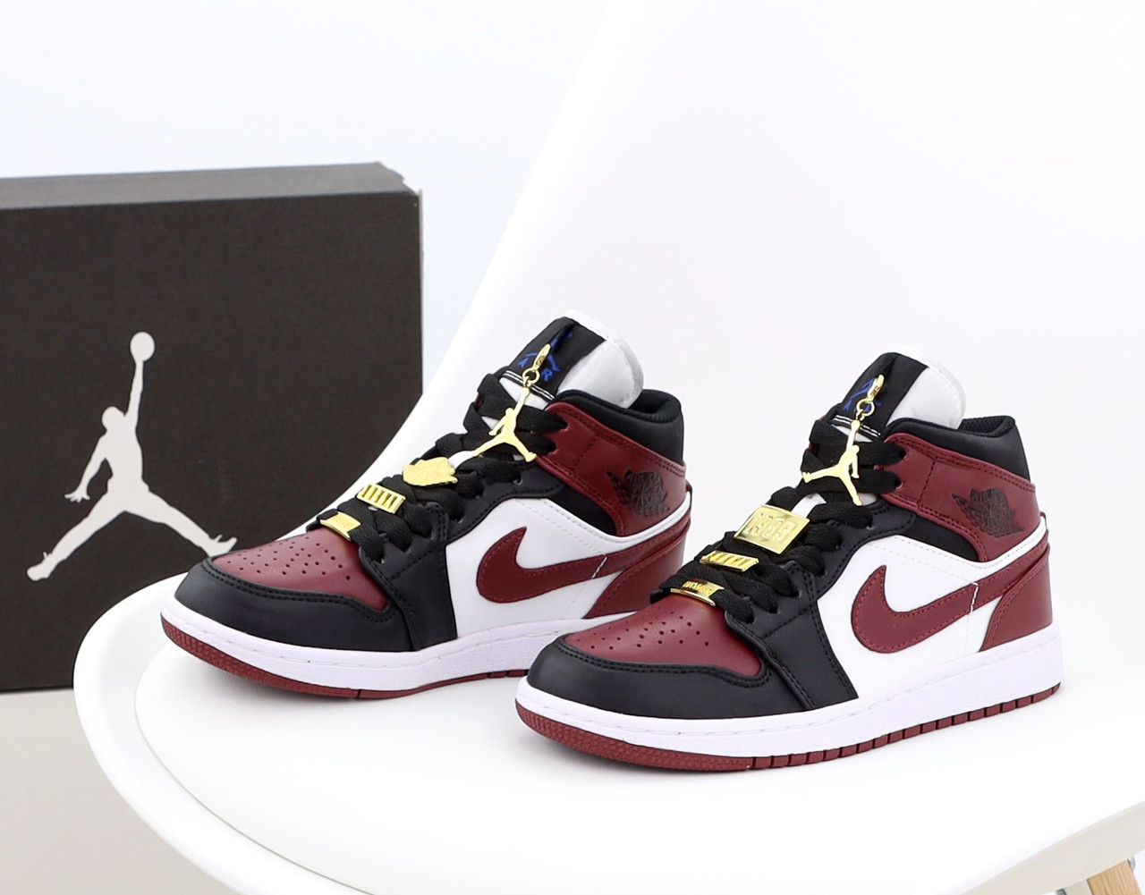 Жіночі кросівки Nike Air Jordan 1