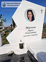 Современный памятник из белого мрамора женщине с цветным портретом № 33