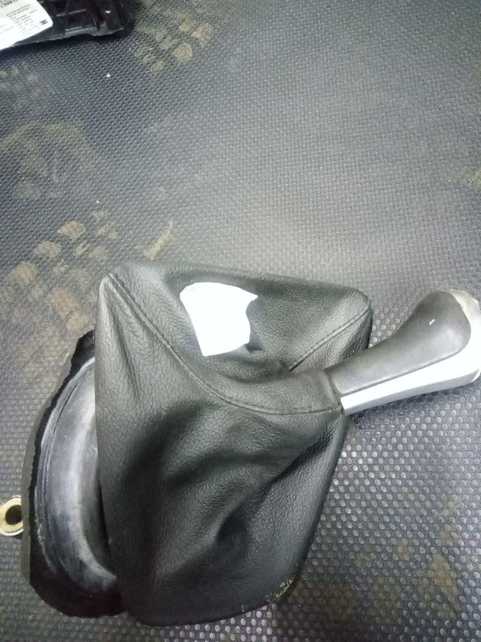 Б/В Ручка перемикання передач в зборі МКПП для BMW 3 E90 шкіра оригінал 25117551263, фото 1