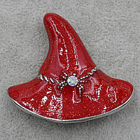 Брошка металева сріблястий червоний капелюх із каменем покритий кольоровою емаллю розмір виробу 50х40 мм