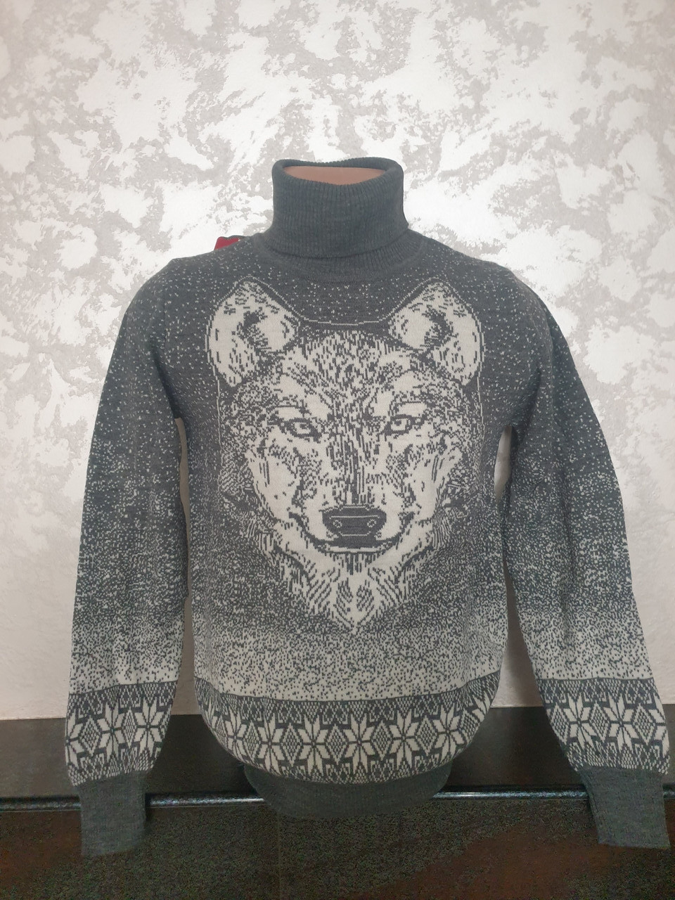 Молодіжний вовняний светр з вовком розмір M,L,XL,XXL