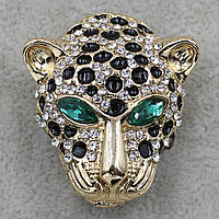 Брошка металева золотиста Тигр із білими та смарагдовими сапфірами розмір виробу 40х30 мм