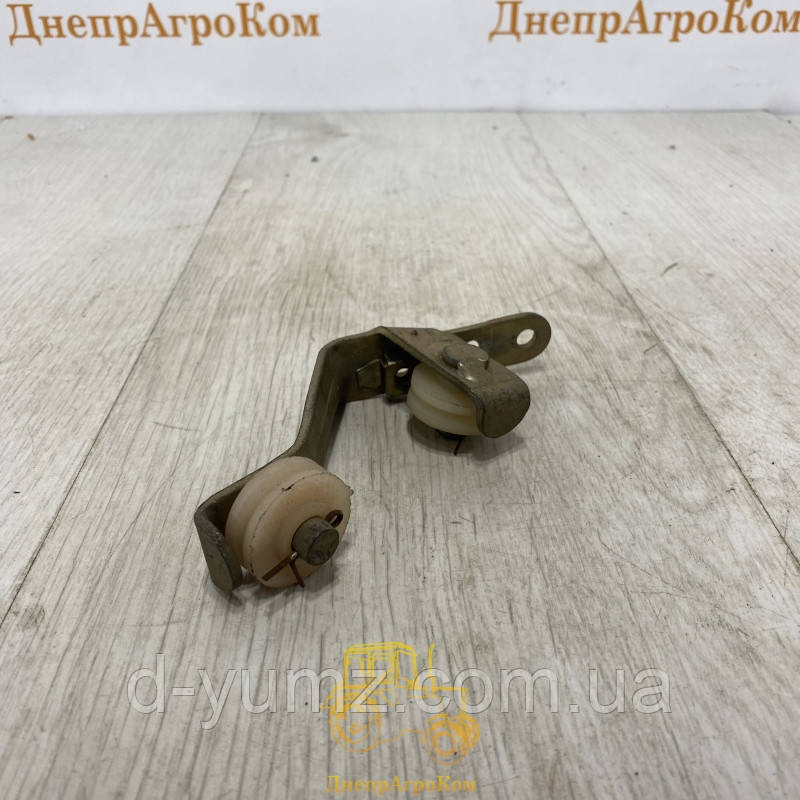 Кронштейн шторки ЮМЗ