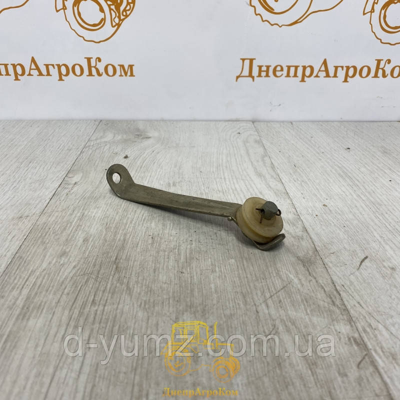 Кронштейн шторки ЮМЗ  дополнительный